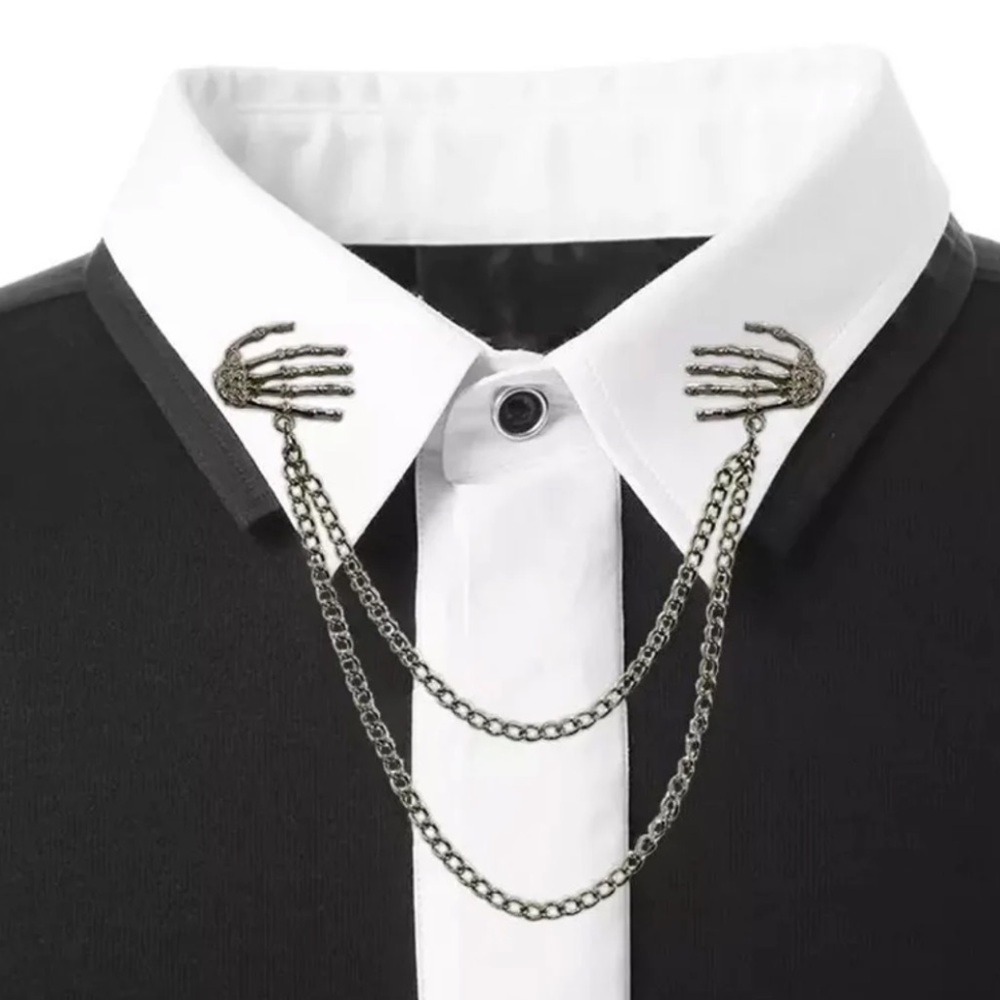 Awesome punk goth skull pin brooch